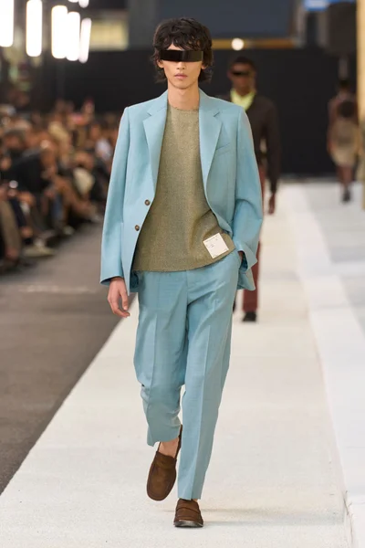 Look 7